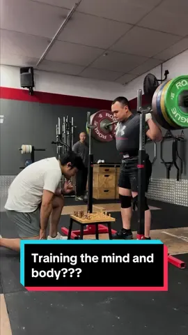 New Hybrid Training?! #trainingdaygym #trainingdaygymclayton #gym #squat #chess #mindblown  #melbourne #mindgames #heavysquat #sbd #checkmate #socialexperiment #GymTok #fypage #tiktok 