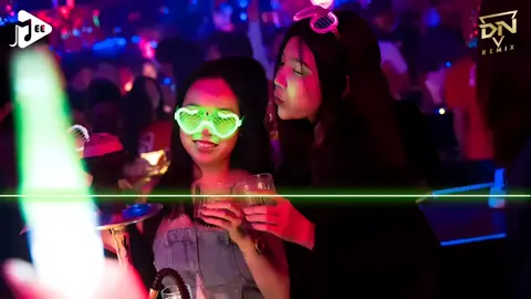 Yêu Em Nhưng Không Với Tới Remix TikTok - Từng Ngày Cứ Thế Anh Vẫn Lặng Thầm Nhìn Em Giữa Dòng Đời. #JerryRemix #vinahouse #vietmix #remix #xuhuong 