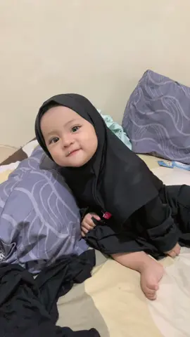 Masha allah🥰 harus dikasi cemilan dlu baru anteng hihi#ukhticantik #bayihijabers #gamisbayi #bajubayi #bayilucu #bayitiktok #fyp #happyeidmubarak #soundislami #gamisbayimurah 