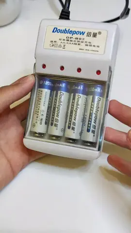 Charger baterai murah dan dapet 4 set baterai dari doublepow #chargerbattery #bateraiisiulang #rechargeable #baterai 