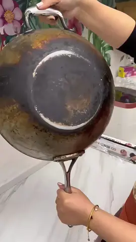 Special cleaner for pot bottom dirt.Do you need it?#CapCut #cooking #foryou #fyp #houseoftiktok #householditems #houseware #clean #kitchen #Ramadan#standingframe#chalkcleaner#tisuviralmurah#zameerpentbrush#tisuviralmurah#sabunfairy#scrubabathcleaner#molleqstickremover#molleqstickremover#airfryer#ricecooke