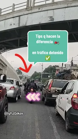 Hasta como saber detenerse y mantenerse en un semáforo 🚦 o cruce es fundamental en moto✅ . . . #consejos #biker #motos #yhzbiker 