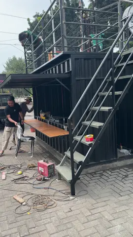 Proses konstruksi booth container lytro coffee di jl wr supratman no 10 rengas ciputat timur #lytrocoffee #coffeeshop #tempatnongkrong #tempatnongkrongtangsel 