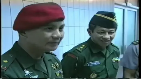 Operasi Pembebasan Sandera Mapenduma. Operasi ini dimulai tanggal 8 Januari 1996 sejak, dipimpin oleh Komandan Jenderal Kopassus Brigjen TNI Prabowo Subianto. Operasi ini berakhir tanggal 9 Mei 1996 setelah penyerbuan Kopassus ke markas OPM di Geselema, Alama, Mimika. #mapendumaoperation  #prabowo #koppasus  #dokumenter 