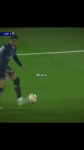 Le meilleur joueur du monde 💀 #mbappe #foot #realmadridfc #goals #fyp #viral 