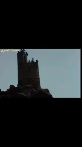 صلّيت لش يابلادي كُلّ ما جيت موضَع  أقَـمـت فــيـه الـصـلآة  بِطآهر التُـربة أتيمَم وفي التُـربة اركع و اخشع خشوع التُقآه ،، #محمد_حمود_الحارثي #اليمن #تراث #الفن_اليمني #اكسبلور 