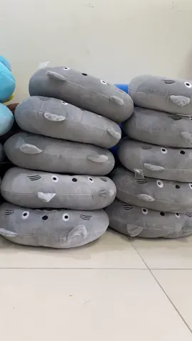 Gối kê cổ chữ U nhà em luôn sẵn và nhiều để phục vụ mn nhé. Gối cổ chữ U có nhiều công dụng giúp giảm mỏi cổ, giảm say xe khi di chuyển bằng ô tô..#xuhuong #goicochuu #tuaco #goikeco #goikecochuu #goikecodulich 