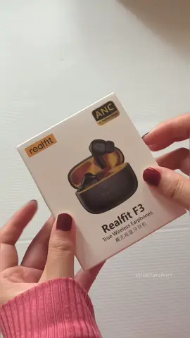 hampir sebulan survey macam-macam brands, i finally bought this one and i’m lovin’ it! 🫶🏻😍🎧 #wirelessearphone #realfitf3 #earphones #aesthetic #asmr #unboxing #realfitearphone #cuteearbuds #asmrsounds #tiktokmalaysia #malaysia #foryou #fypdong #tutiforshort 