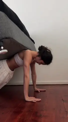 Calisthenics at home part 76284 #calisthenics #bodyweighttraining #homeworkout #noequipmentworkout 