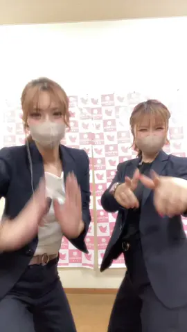 私たちが学生の時はミニスカ派🙋‍♀️ #パチンコ #スロット #fyp #パチ屋の店員 #パチ屋女子 #おすすめ 