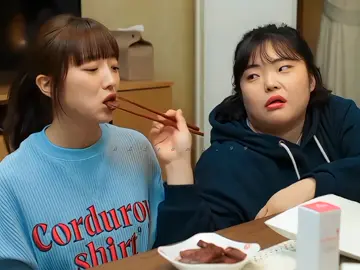 Ngakakin scene ini gue kakaknya jaerim antara care atau modus mau makan daging 😭🤧 #kdrama #dreamingoffreakingfairytale #funnyscene #pyoyejin #leejunyoung #fyp #drakorrekomendasi 