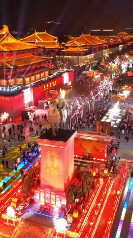 美丽的大唐不夜城，每到夜晚，人山人海、载歌载舞，仿佛回到了千年前繁华的大唐盛世 📍大唐不夜城，西安市，陕西省 📍Datang Everbright City, Xi'an City, Shaanxi Province #大唐不夜城  #datangeverbrightcity 