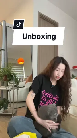Unbox kiểu người ít nói =))))) #unboxing #quinneeeee #vithinhuquynh 