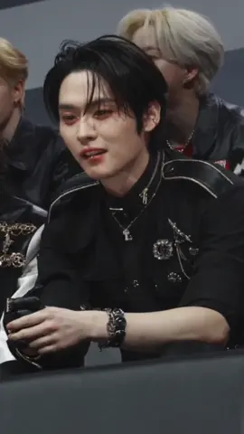 Leeknow's casually serving his visual 🥵😍 #leeknow #leeminhoskzedit #스트레이키즈 #straykids #skz #stay #skzstay #straykidsstay #lovestay❣️ #skzfyp #leeminhoskzedit 