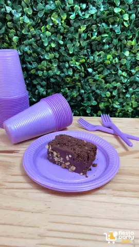 Não sabe qual descartável comprar para a hora do bolo? Conheça o nosso kit festa 🥳 Ele possui os itens necessários para esse momento, além de possuir diversas cores lindas, podendo ser lisas, peroladas e até mesmo neon! 🤩 Acesse nosso site ou procure por 