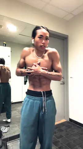 DAILY REMINDER TO DO YOUR DAILY PULLUPS FOR THEM BACK ABS✨💪🏼 #fyp #fypシ゚ #foryou #viral #relatable #trending #GymTok #gym #arianopoien #norway #oslo 