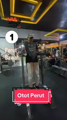 Ingat: rileks, angkat, turunkan perlahan. Posisi rileks bisa digunakan untuk istirahat. Fokus pada otot perut bawah saat mengangkat kaki. Posisi kaki lurus, senyaman mungkin. Bila belum mampu, bisa ditekuk dahulu lututnya. Saat turun bisa menghitung sekitar 3 detik, terasa di perut kan? Mantap! Selamat mencoba! #latihanotot #fyp #Fitness #hidupbahagia #latihanototperut 