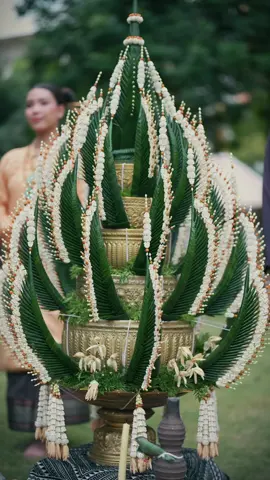 “อันนัมอีสาน” การผสมผสานพหุวัฒนธรรม และศรัทธาที่มีต่อพุทธศาสนา ของชาวญวนและชาวลาวในท้องถิ่นเข้าด้วยกัน จึงเกิดเป็นศิลปะและวัฒนธรรมที่งดงามผ่านสถาปัตยกรรมทางศาสนา #ห้องเสื้อโตโตโร่ #ชุมนุมนาฏศิลป์คณะมนุษยศาสตร์และสังคมศาสตร์ #นางรำแสนสวยคณะมนุษย์ฯมข #บายศรี #ชุดพื้นเมือง 