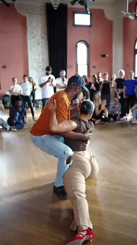 Is always amazing to share dances with other artists!  This was our first time dancing together and it was so much fun!!  Thank you @VASCO for sharing that class with me, and also @sydneyafrokizfestival for making it possible 🫶🏽 🎥 @zemonstas 🙏🏽 #aureafebraio #djksvasco #sydneyafrokizombafestival #sydney #australia #kizomba #semba #dancers #demo 