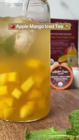 Craving an iced tea, extra ice. 🧊 This Apple Mango iced tea with OACV is EXACTLY what we need to cool off! 🍎🥭 #motherearthvinegar  #motherearthoranicvinegar #organicvinegar #vinegar #teapod #icedtea #applemangotea #applecidervinegartea #acvtea 