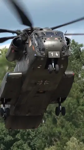 The mighty German Air Force CH-53 helicopter while landing on a small island in a German river… . . . . . . . . #apple  #military #hubschrauber #airforce #bundeswehr #engineering #germanairforce #bordsicherungssoldat #heliopsmag #helikopterlovers #heliporn #helicopter  #ch53  #reelsinstagram #bestoftheday #videooftheyear #viral #militaryaviation #avgeek #aviation #vertigalmag #verticalvalor #ifindyourlackofdownwashdisturbing  #charlyhorse #mighty  #flyby 