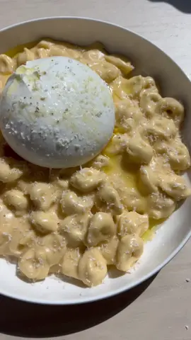 Tortellini Mac & Cheese with Burrata!! #macncheese #burrata #fyp 
