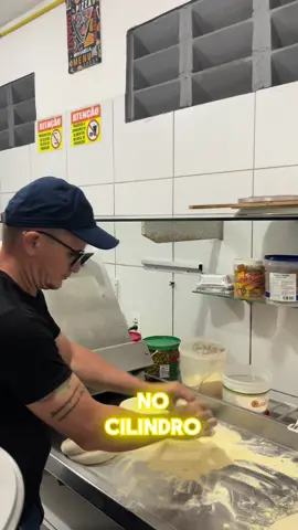 Conhesa aqui essa abertura de massa para pizza essa máquina vai agilizar muito seu operacional. #pizzaria #pizza #dicas #viraltiktok #comoganhardinheiro #fly #trend #delivery #massa #CapCut 