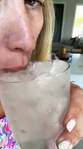💙🧊ice cold water #icecoldwater #asmr #icewater #hydration 