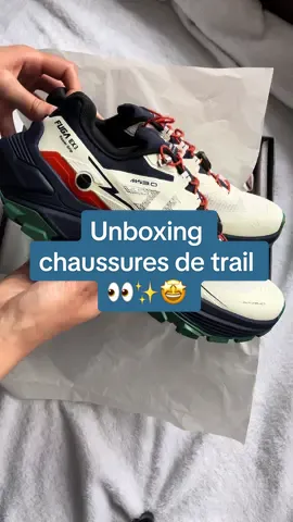 @Kailas c’est la marque de vêtements et produits outdoor ! 🏔️ Son ambition ? Vous aider à courir plus vite et plus loin ! ✨ On a pu tester les FUGA EX 3 Trail tout le week-end de la Comblorane (et plus encore).  Notre debrief : Elles sont super confortables, adhérentes et résistantes ! 👟  On a trouvé nos chaussures de trail et de randonnée 🤩 Et vous vous connaissiez cette marque ? 👀 #trail #rando #unboxing #unboxingkailas #kailas #fugaex3 #comblorane #run #outdoor