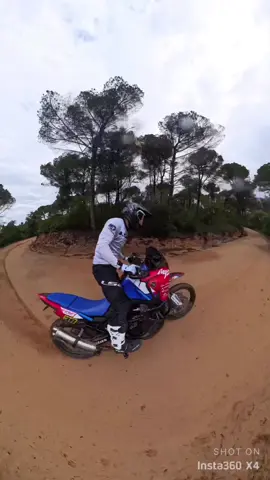 Disfrutando de mi @insta360_official X4 🥰 #moto #africatwin 