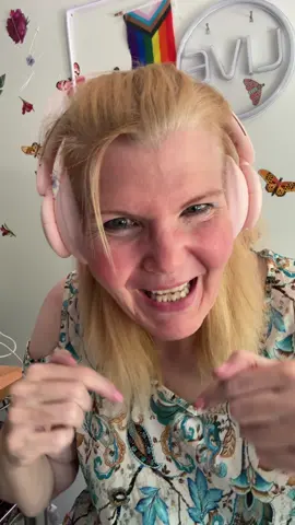 Over the ear wireless headphones, easy to install within minutes I was listening to great music comes with a really nice carrying case choice of colors.@AnkerOfficial @soundcore by Anker #SummerStyle #ShopWithPride #DealsForYouDays #TTSACL #GiftFromTiktokShop #TikTokTasteTest #SuperBrandDay #BeautySuperstars