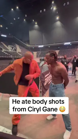 The way he faked being injured at the end 😅 #UFC #mma #cirylgane #punch #ouch (via @Idriss Altidor)