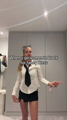 Men in black 🕶️🔫 #meninblack #shirtandtie #oxygen #dance #glasses #alittlebitofoxygendance #oxygenisallineed #blacktie #fypage #movie 