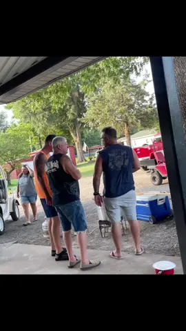 Crawfish boil with the lake fam! #stalekracker #boil #crawfish #crawfishboil #lakelife #friends #lakeeufaula #Summer #foryoupage #fypシ゚viral #fy #fypage @apcomp1 
