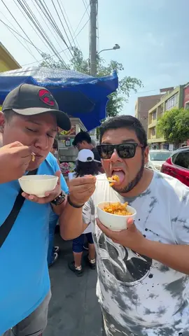 CEVICHE CARRETILLERO A S/5.00 🐠 Te paso este datazo gente 👇🏻 📌Restaurante: La esquina de Carmencita 📍Cruce de Av Venezuela. Con Jorge Chávez  ⏰Desde las 10:00am - todos los días. 📝 Lo que pedí: - Ceviche carretillero de pota: s/5.00  - Causa de atún: s/10.00 - Botella de chicha de 1/2 litro: s/2.50 Cuenta con una variedad de platos como: dúos marinos, tríos marinos, ceviche de pescado pero el más solicitado es el ceviche carretillero de pota a s/5.00 y mucho más. Si te gustó el video guarda, comparte y sígueme para ver más contenido.  Etiqueta con quien irías a probar.  . . . #fyp #reelsviral #comida #tragos #bebidas #restaurante #limanorte #cononorte #foodporn #foodies #breña #centrodelima #reels #broasterchicken #enprendimiento #viral #noticias #youtube #comidarapida #ceviche #carretilla #fypシ 