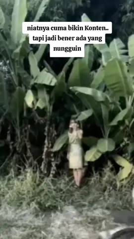 #jadihoror #kontenhoror #horortiktok #kontenmisteri #alamlain #penampakanhantu #mahklukhalus #terekamkamera #penampakanwajahhitam #diganggumakhlukhalus 