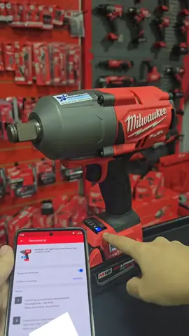 ¿Sabias que puedes rastrear tu herramienta?  Ahora es posible con Milwaukee Kay ⚡ . . . . . 👀  #bosch #makita #tools #maquinariapesada #taladro #demoledor #rotomartillo #dewalt #milwaukee #hilti #demoliciones #arquitetura #arquitecta #arquitectos #ingeniero #ingenieria #obracivil #construção #construccion #cali #valledelcauca #colombia #mundo #fyp #fpyシ #ferreteria #repuestos #cali #colombia🇨🇴 