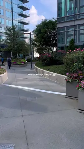 I underestimated yoga but I had  so much fun ! #thingstodoinatlanta#lululemon#ketelone#yoga#rooftop 