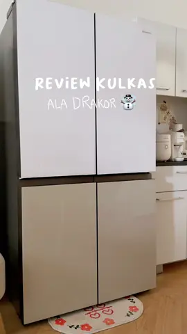 Review kulkas aestetic ala Drakor ☃️💨 ini kulkas dari @hisense_id side by side 4 pintu purshine series aku suka banget desain nya dan puas setelah bebera bulan pemakaian bener2 kulkas impian ku <3 keunggulan kulkas ini . kapasitas besar 670 Liter  ( muat banyak, rak simpan juga lega ga worry lagi klo mau simpen apapun insyallah muat ) . ada 3 compartment pembagian suhu yang flexibel  . dual tech cooling  ( menjaga setiap rasa kesegaran makanan lebih tahan lama, mencegah bau jd ttp higienis ) . my fresh choice ( zona terpisah di kanan bawah, bisa di atur suhu nya jadi kulkas, chiler atw frezer sesuai kebutuhan ) . ada mode holiday, super cool dan super freeze .premium glass door dengan warna earh tone white mix khaki  . inverter tecnology . daya listrik 195 watt dan masih banyak keunggulan lain nya ☃️ Gimana menurut kalian? worth it ga?? #casaandria  #kulkassidebyside #kulkashisense #kulkashisense4pintu #kulkaspureshine #hisense #allahumabarik #fyp #foryoupage #fypシ゚viral #fypdong 