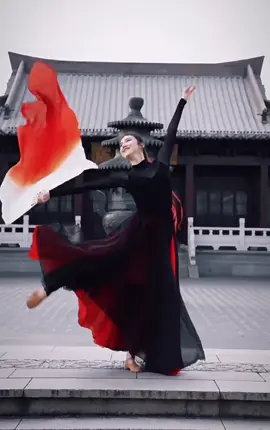 Chinese classic dance with fan🪭🪭#dance #chinesedance #baile 