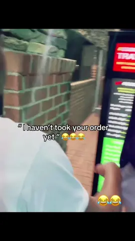 Till this day , bruh still havent took they order 😂😂😂#fypage #foryoupage #foryou #tiktok #contentcreator #hilarious #humor #funny #laugh #reaction #BlackTikTok #fam 