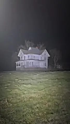 The conjuring house 💀🥶 #hauntedhouse #creepy #scary #novem_editz #alightmotion_edit #fyp #fypageシ #fypシ゚viral #zyxcba 