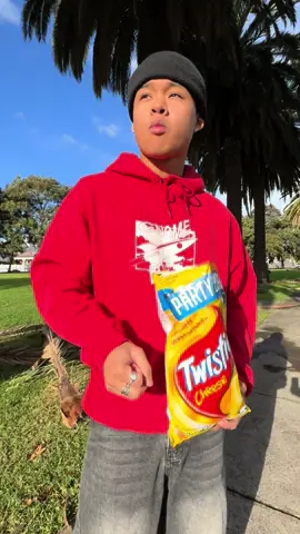 Dont get it twisted! Are you team chicken or team cheese? 💥💥 vote now @ chickenvscheese.com.au @Twisties 