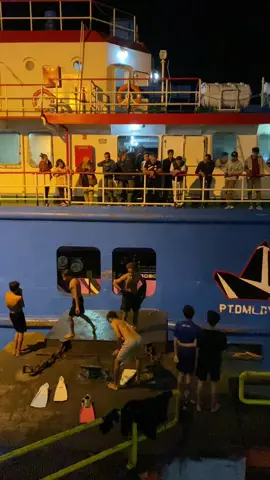 mugo ae adewe di temoke neng lain wektu, tanpa ada rasa benci sedikitpun😊