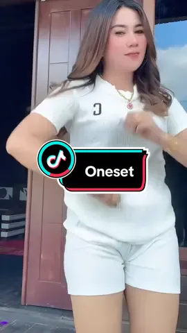 Setelan santai celana pendek, bahan putih juga gak nerawang #oneset #setelanwanita 