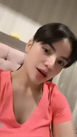 Demi fans rela batalkan acara di papua 🙂 #dinarcandy  #artisindonesia  #dj  Sumber Video : IG : dinarcandy