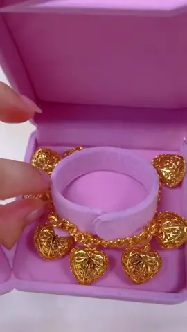 Gelang berbentuk hati yang sangat romantik dan penyayang.💕😍🥰❤️🔥🔥🔥🔥#gelang #gelangemas #gelangtangan #malaysiatiktok #cod#jasenornament #bracelet #jewelry #foryou #fyp 