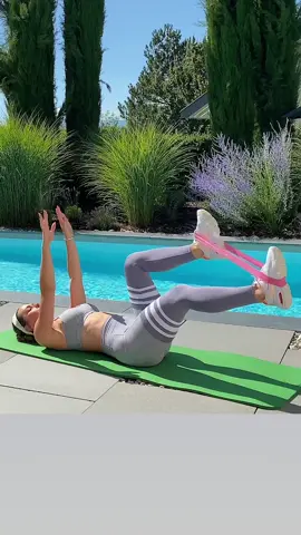 Abs mini band #abs #absworkout #miniband #bandworkout #resistancebands #resistancebandworkout #weightloss #weightlosscoach 