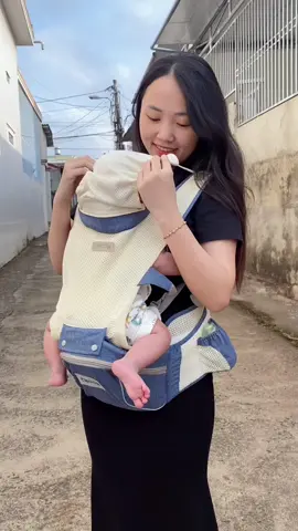 Địu cho bé từ 0 tháng được lun nè các mom  #diutreem #diutreemdixemay #diutreemdanang #diutreemcaocap #diuembesosinh #diuembeemoon #emoon #diutroluc #diutrolucemoon #sosinh #embedangyeu #mebimsuachamcon #bimsua 