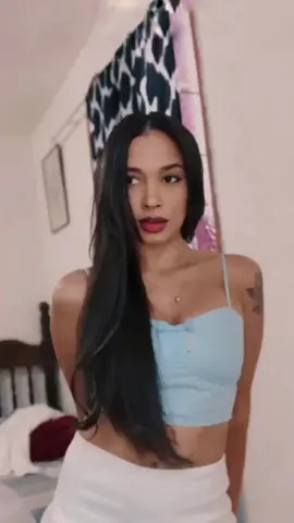 Trazendo um excelente tutorial, mostrando sua aplicação com a fibra Thelma 228g da linha Luxo7, a belíssima modelo @Raquel Diaz🌟  arrasou em sua escolha. Essa linda extensão lisa de 7 telas de 60cm prontas para o uso no método tic tac, sendo de material orgânico mixed infundada em óleo de rícino trazendo ainda mais beleza ao resultado final de forma simplificada e otimizada. Gostaram?💛 . . Fibra: Thelma Cor: 6 . #sermulherfibras #modelo #thelma #lançamento #luxo7 #fibraorganica #tictac #liso #apliques #telas #cabelos #fibra #premium #mudança #beleza #moda #visual #inspiration #fashion #hair #style #explore #fyp #megahair #alongamento #tutorial